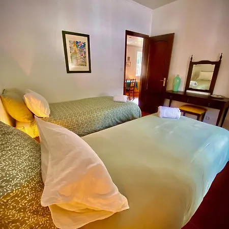 ゲストハウス Casa Dos Castanheiros Angra Do Heroismo 4*